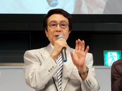 画像ギャラリー No.021のサムネイル画像 / 「Xbox 360 感謝祭 in AKIBA 秋の祭典」会場レポート＆スゴ腕ゲーマー鈴木史朗さんが登場した「Forza Motorsport 4」トークショーレポートを掲載