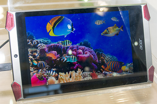 画像ギャラリー No.004のサムネイル画像 / ［COMPUTEX］奇抜なデザインのAcer製ゲーマー向けタブレット「Predator 8」を写真でチェック。発売は2015年末の予定