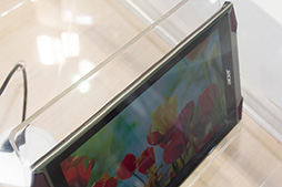 画像ギャラリー No.007のサムネイル画像 / ［COMPUTEX］奇抜なデザインのAcer製ゲーマー向けタブレット「Predator 8」を写真でチェック。発売は2015年末の予定