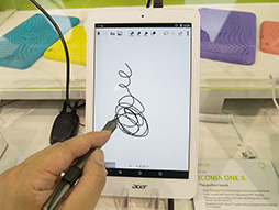 画像ギャラリー No.015のサムネイル画像 / ［COMPUTEX］奇抜なデザインのAcer製ゲーマー向けタブレット「Predator 8」を写真でチェック。発売は2015年末の予定