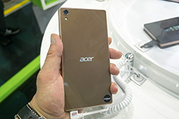 画像ギャラリー No.017のサムネイル画像 / ［COMPUTEX］奇抜なデザインのAcer製ゲーマー向けタブレット「Predator 8」を写真でチェック。発売は2015年末の予定