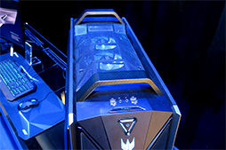 画像ギャラリー No.005のサムネイル画像 / Acerのド派手なゲームPC「Predator Orion 9000」を写真でチェック。重量は15kgあれど,持ち運びは簡単!?