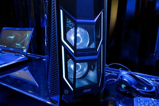 画像ギャラリー No.007のサムネイル画像 / Acerのド派手なゲームPC「Predator Orion 9000」を写真でチェック。重量は15kgあれど,持ち運びは簡単!?