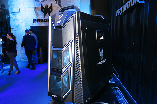 画像ギャラリー No.009のサムネイル画像 / Acerのド派手なゲームPC「Predator Orion 9000」を写真でチェック。重量は15kgあれど,持ち運びは簡単!?