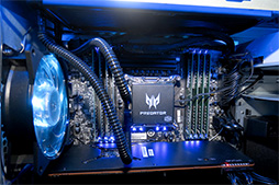 画像ギャラリー No.011のサムネイル画像 / Acerのド派手なゲームPC「Predator Orion 9000」を写真でチェック。重量は15kgあれど,持ち運びは簡単!?