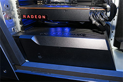 画像ギャラリー No.014のサムネイル画像 / Acerのド派手なゲームPC「Predator Orion 9000」を写真でチェック。重量は15kgあれど,持ち運びは簡単!?