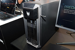 画像ギャラリー No.008のサムネイル画像 / 目玉は巨大な可動式コックピット筐体「Predator Thronos」。Acerがドイツでゲーマー向けPCや周辺機器を発表