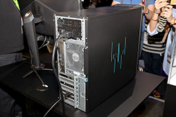 画像ギャラリー No.009のサムネイル画像 / 目玉は巨大な可動式コックピット筐体「Predator Thronos」。Acerがドイツでゲーマー向けPCや周辺機器を発表