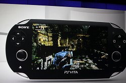 画像ギャラリー No.002のサムネイル画像 / ［E3 2011］「PlayStation Vita」をさっそく触ってみた！ 触り心地や操作感，有機ELパネルの見やすさはいかに？ 「Uncharted」など計5タイトルのインプレッションと共にがっつりレポート