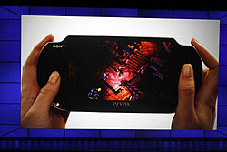 画像ギャラリー No.049のサムネイル画像 / ［E3 2011］「PlayStation Vita」をさっそく触ってみた！ 触り心地や操作感，有機ELパネルの見やすさはいかに？ 「Uncharted」など計5タイトルのインプレッションと共にがっつりレポート