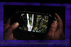 画像ギャラリー No.056のサムネイル画像 / ［E3 2011］「PlayStation Vita」をさっそく触ってみた！ 触り心地や操作感，有機ELパネルの見やすさはいかに？ 「Uncharted」など計5タイトルのインプレッションと共にがっつりレポート