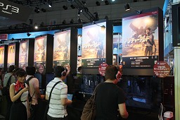 画像ギャラリー No.001のサムネイル画像 / ［TGS 2011］PS Vitaのさまざまな機能を活かした「アンチャーテッド -地図なき冒険の始まり-」＆マルチプレイを体験できるPS3用「アンチャーテッド -砂漠に眠るアトランティス-」プレイレポート