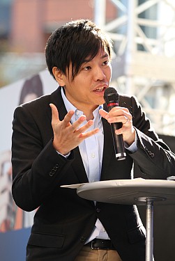 画像ギャラリー No.008のサムネイル画像 / 「PlayStation Vita“PLAY”キャラバン-全国体験会-」がいよいよ首都圏へ。南 明奈さんとケンコバさんも駆けつけた六本木会場の様子をレポート