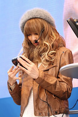 画像ギャラリー No.012のサムネイル画像 / 「PlayStation Vita“PLAY”キャラバン-全国体験会-」がいよいよ首都圏へ。南 明奈さんとケンコバさんも駆けつけた六本木会場の様子をレポート