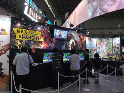画像ギャラリー No.002のサムネイル画像 / ［TGS 2011］「MAX ANARCHY」プレイレポート。ハチャメチャな乱戦っぷりが楽しいド派手な格闘アクションだ