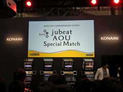 画像ギャラリー No.001のサムネイル画像 / [AOU2011]KONAMIブースが熱狂に包まれた「jubeat AOUスペシャルマッチ」＆「BEMANIスペシャルステージ グランドフィナーレライブ」レポート