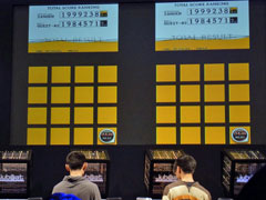 画像ギャラリー No.003のサムネイル画像 / [AOU2011]KONAMIブースが熱狂に包まれた「jubeat AOUスペシャルマッチ」＆「BEMANIスペシャルステージ グランドフィナーレライブ」レポート