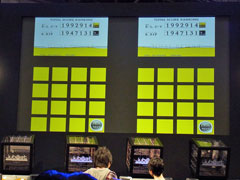 画像ギャラリー No.006のサムネイル画像 / [AOU2011]KONAMIブースが熱狂に包まれた「jubeat AOUスペシャルマッチ」＆「BEMANIスペシャルステージ グランドフィナーレライブ」レポート
