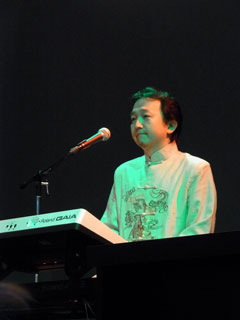 画像ギャラリー No.020のサムネイル画像 / [AOU2011]KONAMIブースが熱狂に包まれた「jubeat AOUスペシャルマッチ」＆「BEMANIスペシャルステージ グランドフィナーレライブ」レポート