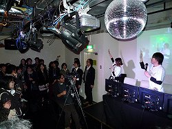 画像ギャラリー No.004のサムネイル画像 / 有名実況プレイヤー，ガッチマン氏＆せんとす氏がマルチプレイの魅力をアピール。「ダークネス2」マルチプレイ先行体験イベントをレポート