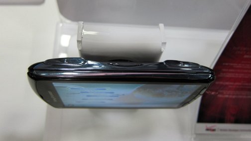 画像ギャラリー No.006のサムネイル画像 / ［GDC 2011］噂のプレステ携帯「Xperia PLAY」を，GDCのエキスポで触ってみた