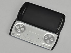 画像ギャラリー No.006のサムネイル画像 / 英国版「Xperia PLAY」実機フォトレポート〜開梱からゲームの起動まで