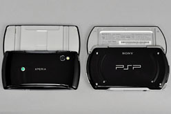 画像ギャラリー No.008のサムネイル画像 / 英国版「Xperia PLAY」実機フォトレポート〜開梱からゲームの起動まで