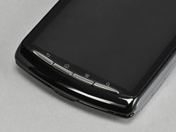 画像ギャラリー No.017のサムネイル画像 / 英国版「Xperia PLAY」実機フォトレポート〜開梱からゲームの起動まで