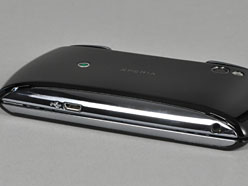 画像ギャラリー No.019のサムネイル画像 / 英国版「Xperia PLAY」実機フォトレポート〜開梱からゲームの起動まで