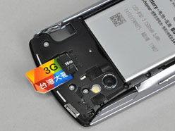 画像ギャラリー No.022のサムネイル画像 / 英国版「Xperia PLAY」実機フォトレポート〜開梱からゲームの起動まで