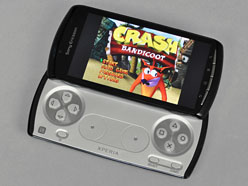 画像ギャラリー No.027のサムネイル画像 / 英国版「Xperia PLAY」実機フォトレポート〜開梱からゲームの起動まで