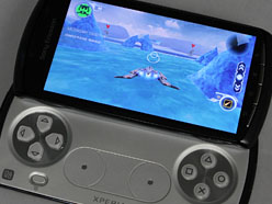 画像ギャラリー No.017のサムネイル画像 / 英国版「Xperia PLAY」テストレポート〜これが世界初の「ゲームをプレイできるスマートフォン」だ