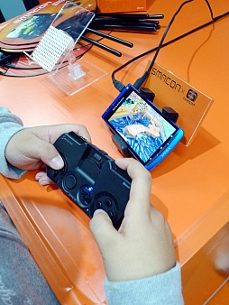 画像ギャラリー No.014のサムネイル画像 / ［TGS 2012］脳波で動く尻尾など，意外性あふれる出展も。「スマートフォン/ソーシャルゲームコーナー」レポート