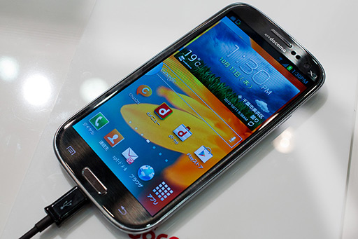 画像ギャラリー No.012のサムネイル画像 / NTTドコモ,「GALAXY S III α」「AQUOS PHONE ZETA」など2012年冬モデルスマートフォン10製品を発表。すべてが下り最大100Mbpsの「Xi」に対応