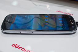 画像ギャラリー No.015のサムネイル画像 / NTTドコモ,「GALAXY S III α」「AQUOS PHONE ZETA」など2012年冬モデルスマートフォン10製品を発表。すべてが下り最大100Mbpsの「Xi」に対応