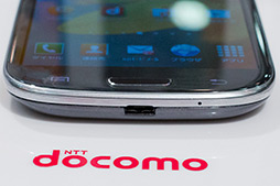 画像ギャラリー No.017のサムネイル画像 / NTTドコモ,「GALAXY S III α」「AQUOS PHONE ZETA」など2012年冬モデルスマートフォン10製品を発表。すべてが下り最大100Mbpsの「Xi」に対応