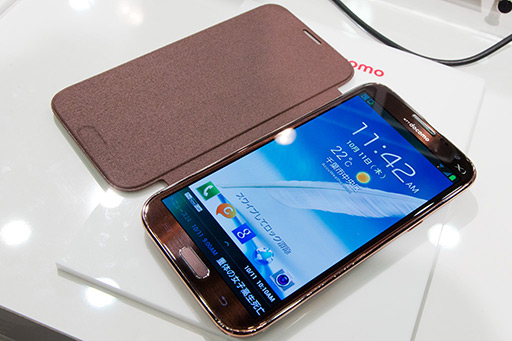画像ギャラリー No.025のサムネイル画像 / NTTドコモ,「GALAXY S III α」「AQUOS PHONE ZETA」など2012年冬モデルスマートフォン10製品を発表。すべてが下り最大100Mbpsの「Xi」に対応