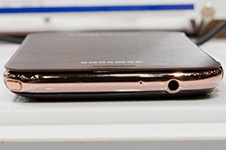 画像ギャラリー No.029のサムネイル画像 / NTTドコモ,「GALAXY S III α」「AQUOS PHONE ZETA」など2012年冬モデルスマートフォン10製品を発表。すべてが下り最大100Mbpsの「Xi」に対応