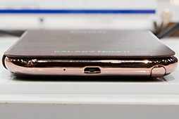 画像ギャラリー No.030のサムネイル画像 / NTTドコモ,「GALAXY S III α」「AQUOS PHONE ZETA」など2012年冬モデルスマートフォン10製品を発表。すべてが下り最大100Mbpsの「Xi」に対応