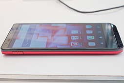 画像ギャラリー No.034のサムネイル画像 / NTTドコモ,「GALAXY S III α」「AQUOS PHONE ZETA」など2012年冬モデルスマートフォン10製品を発表。すべてが下り最大100Mbpsの「Xi」に対応