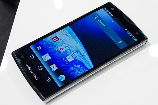 画像ギャラリー No.037のサムネイル画像 / NTTドコモ,「GALAXY S III α」「AQUOS PHONE ZETA」など2012年冬モデルスマートフォン10製品を発表。すべてが下り最大100Mbpsの「Xi」に対応