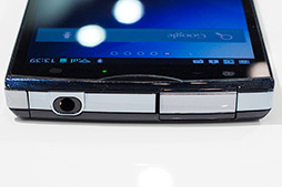 画像ギャラリー No.041のサムネイル画像 / NTTドコモ,「GALAXY S III α」「AQUOS PHONE ZETA」など2012年冬モデルスマートフォン10製品を発表。すべてが下り最大100Mbpsの「Xi」に対応