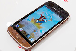 画像ギャラリー No.043のサムネイル画像 / NTTドコモ,「GALAXY S III α」「AQUOS PHONE ZETA」など2012年冬モデルスマートフォン10製品を発表。すべてが下り最大100Mbpsの「Xi」に対応