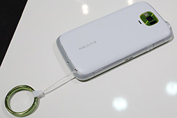 画像ギャラリー No.046のサムネイル画像 / NTTドコモ,「GALAXY S III α」「AQUOS PHONE ZETA」など2012年冬モデルスマートフォン10製品を発表。すべてが下り最大100Mbpsの「Xi」に対応