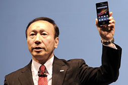 画像ギャラリー No.006のサムネイル画像 / ドコモ，「Xperia Z」や2画面MEDIASなど2013年春モデルスマートフォン＆タブレットを発表。注目モデルをちょっと使ってみた 