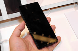 画像ギャラリー No.008のサムネイル画像 / ドコモ，「Xperia Z」や2画面MEDIASなど2013年春モデルスマートフォン＆タブレットを発表。注目モデルをちょっと使ってみた 