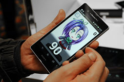 画像ギャラリー No.018のサムネイル画像 / ドコモ，「Xperia Z」や2画面MEDIASなど2013年春モデルスマートフォン＆タブレットを発表。注目モデルをちょっと使ってみた 