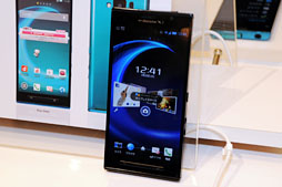 画像ギャラリー No.037のサムネイル画像 / ドコモ，「Xperia Z」や2画面MEDIASなど2013年春モデルスマートフォン＆タブレットを発表。注目モデルをちょっと使ってみた 