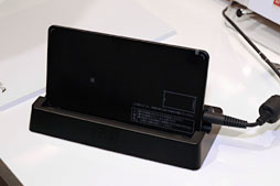 画像ギャラリー No.040のサムネイル画像 / ドコモ，「Xperia Z」や2画面MEDIASなど2013年春モデルスマートフォン＆タブレットを発表。注目モデルをちょっと使ってみた 