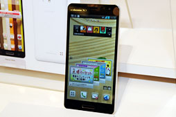 画像ギャラリー No.042のサムネイル画像 / ドコモ，「Xperia Z」や2画面MEDIASなど2013年春モデルスマートフォン＆タブレットを発表。注目モデルをちょっと使ってみた 